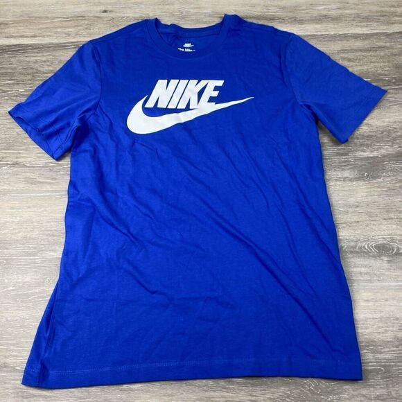 AUTHENTIC NIKE NSW FUTURA Royal T SHIRT AR5004-481 Size M - Picture 1 of 6